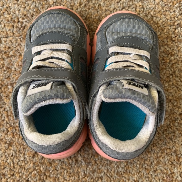 Girls Nike Shoes - Picture 3 of 6